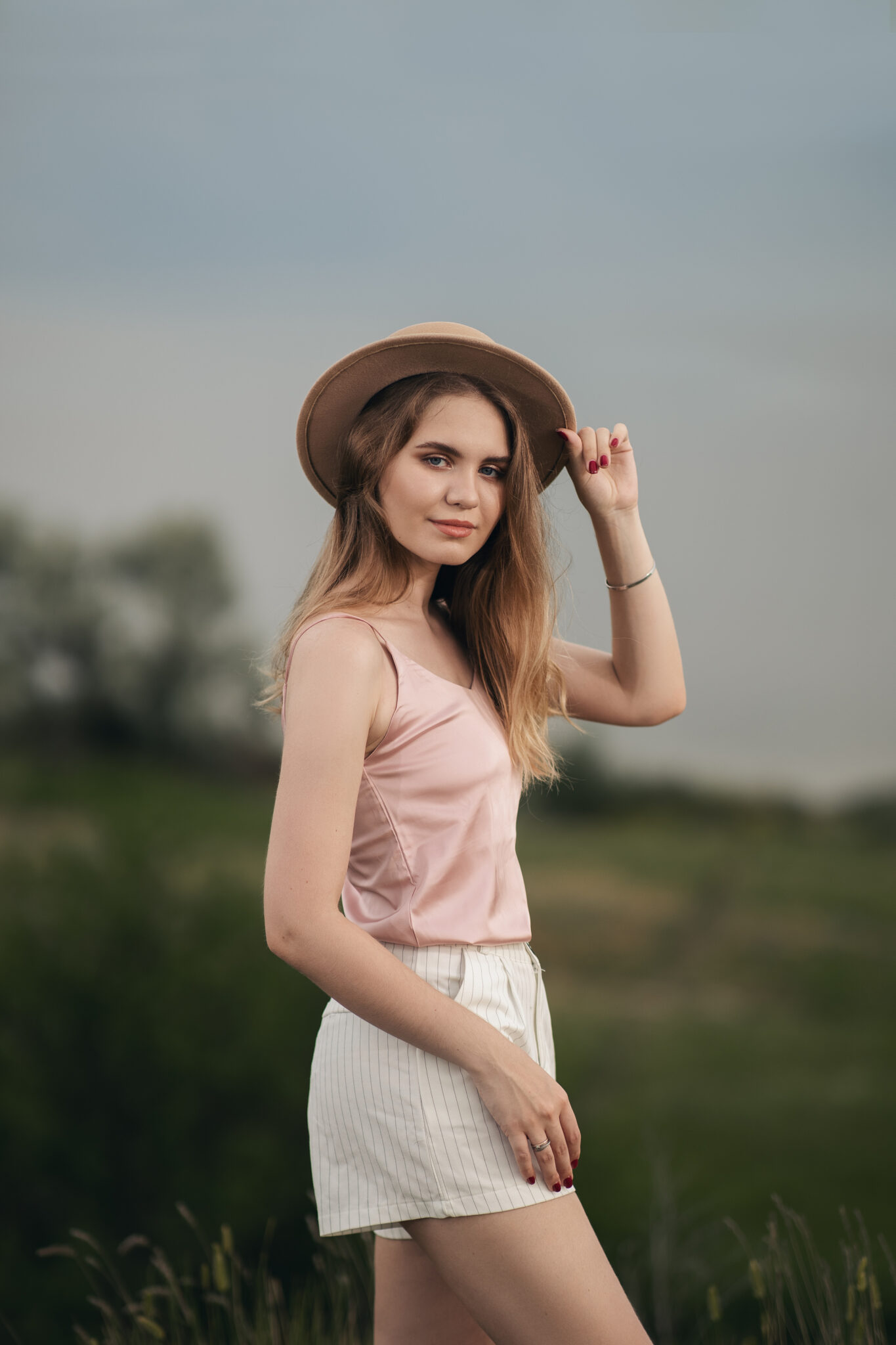 Красивая вечерняя фотосессия на маяке в Мержаново